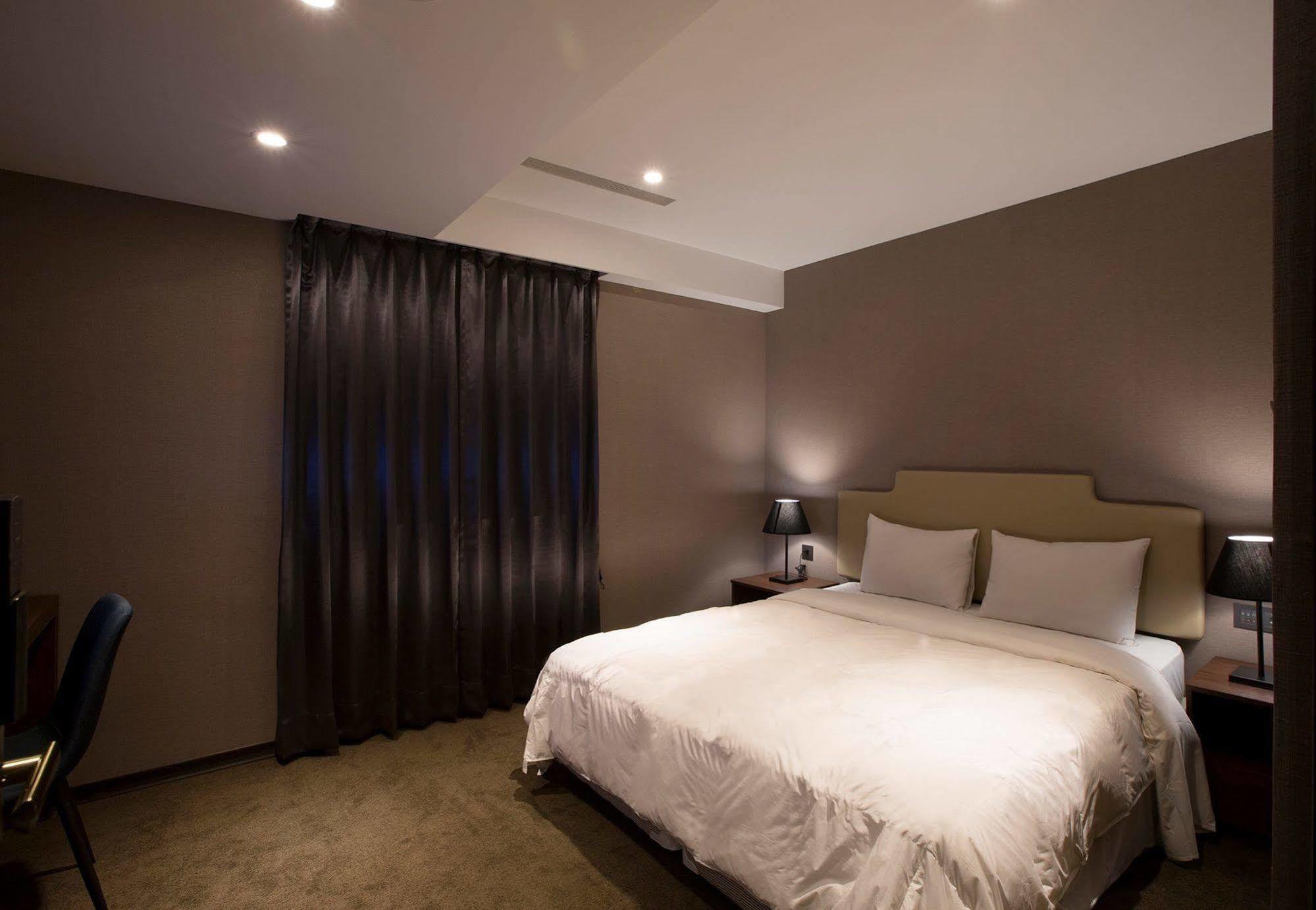 Noble Hotel Taipei Exterior photo