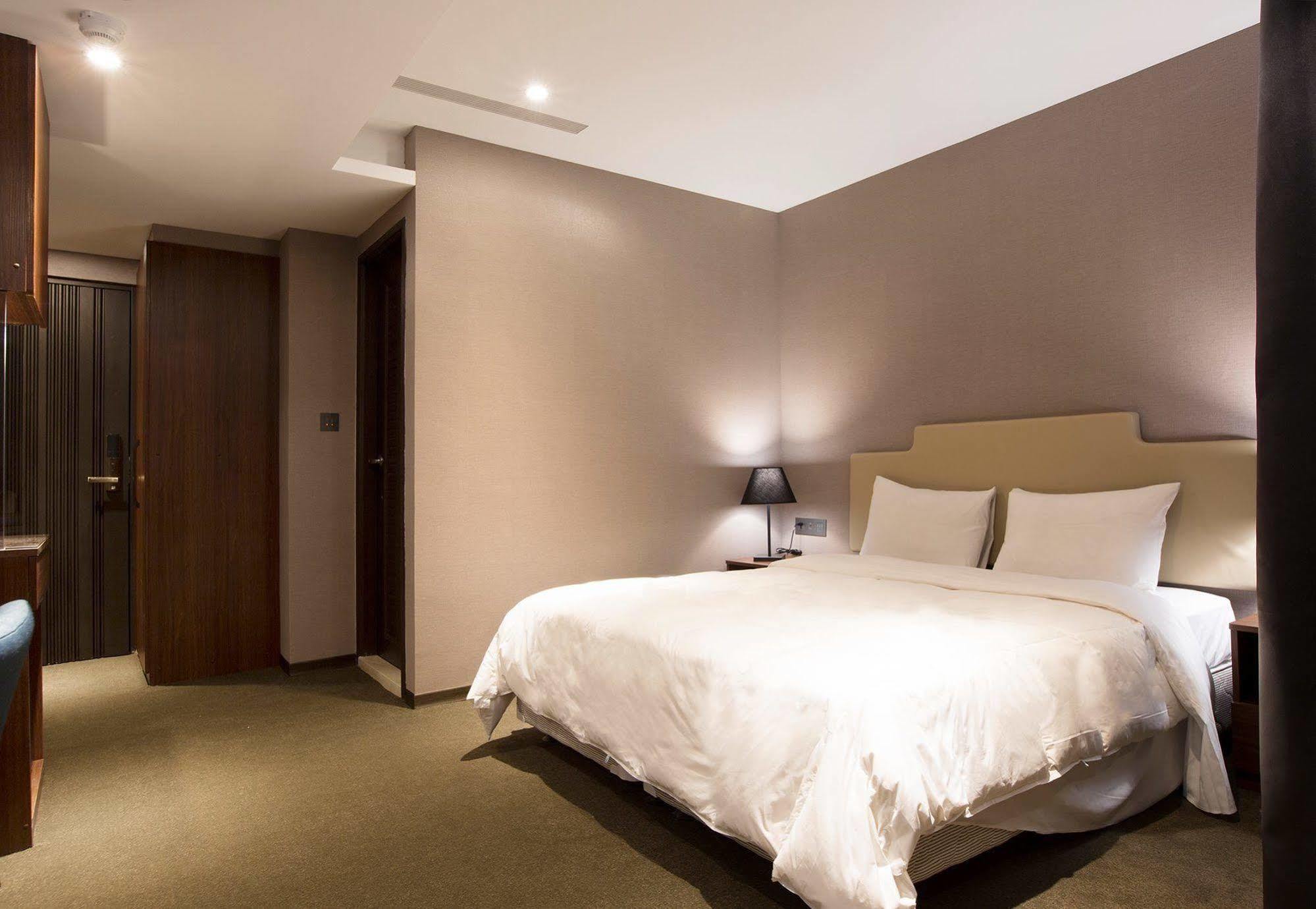 Noble Hotel Taipei Exterior photo