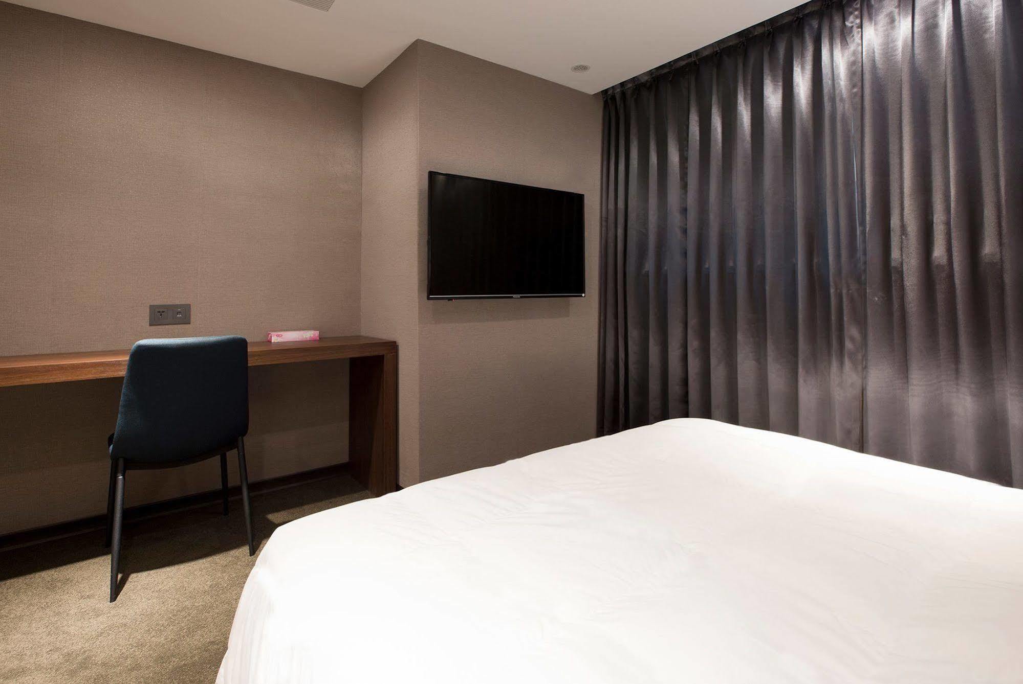Noble Hotel Taipei Exterior photo
