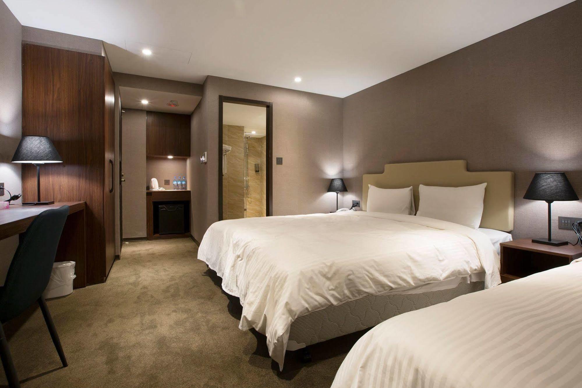 Noble Hotel Taipei Exterior photo
