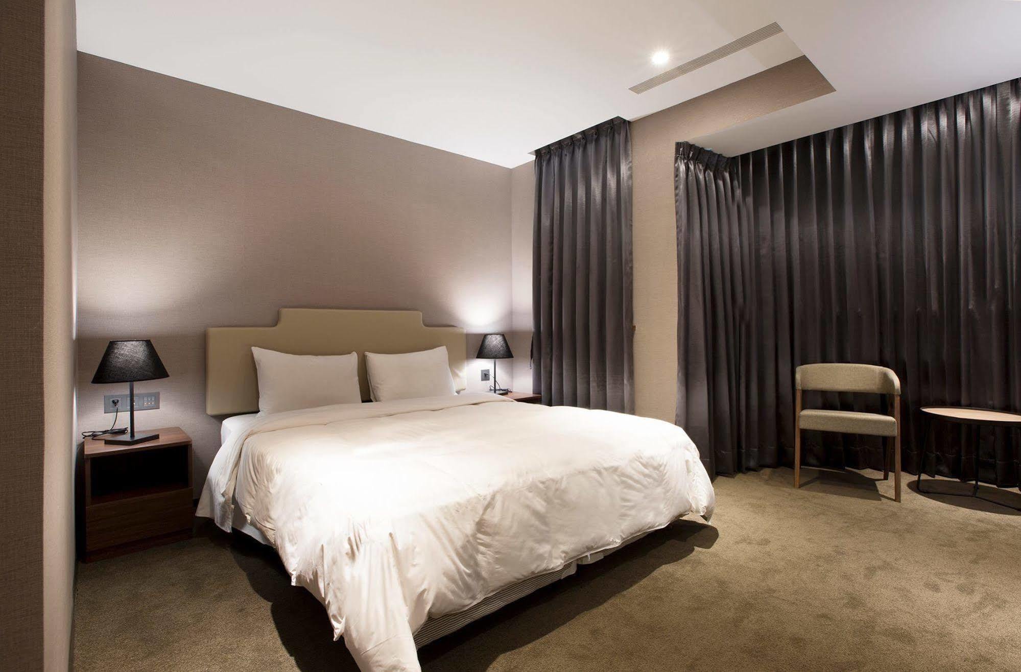 Noble Hotel Taipei Exterior photo