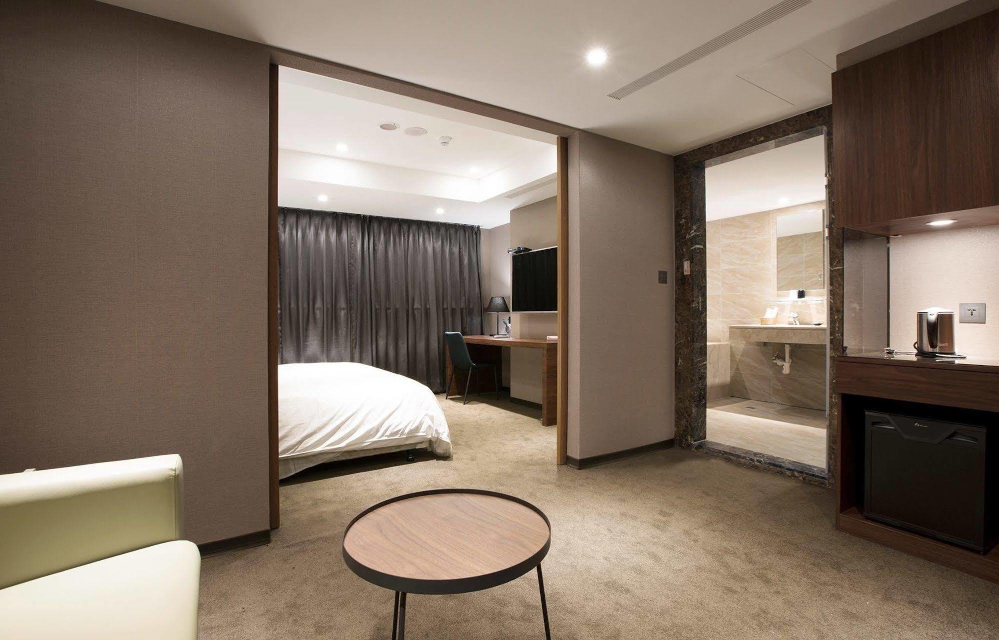 Noble Hotel Taipei Exterior photo